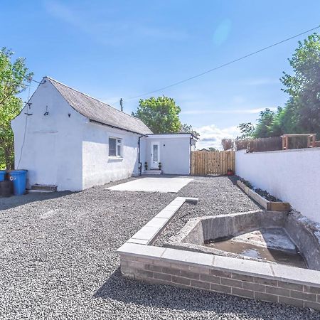 Lovely 1-Bed Cottage In Kelty With Hot Tub エクステリア 写真